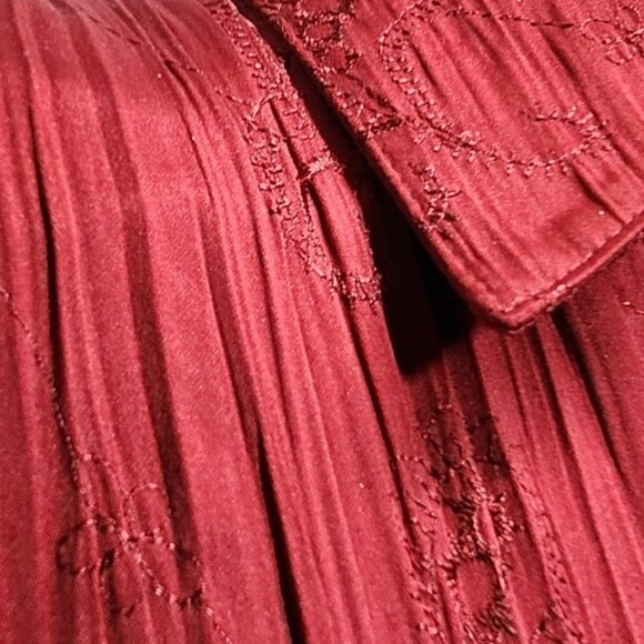 Red Crinkled  Paisley Blouse - Picture 9 of 10